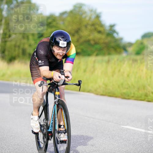 31.08.2025 - Elbe Triathlon Hamburg Michael Burmester http://msf.ph/oto/8660963 31.08.2025 08:56:37 Radfahren 181, 260, 267, 318 meine-sportfotos.de