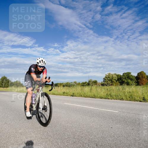 31.08.2025 - Elbe Triathlon Hamburg Michael Burmester http://msf.ph/oto/8661020 31.08.2025 09:01:00 Radfahren 221, 253, 359, 361 meine-sportfotos.de
