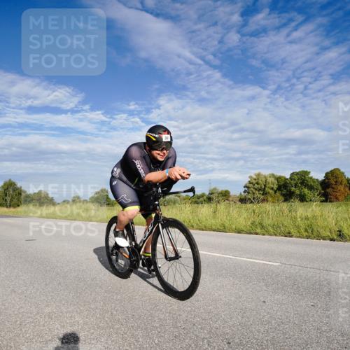 31.08.2025 - Elbe Triathlon Hamburg Michael Burmester http://msf.ph/oto/8661028 31.08.2025 09:01:07 Radfahren 361 meine-sportfotos.de