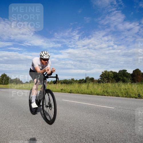 31.08.2025 - Elbe Triathlon Hamburg Michael Burmester http://msf.ph/oto/8661424 31.08.2025 09:07:48 Radfahren 187, 412, 458, 479, 516 meine-sportfotos.de