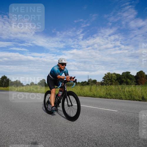 31.08.2025 - Elbe Triathlon Hamburg Michael Burmester http://msf.ph/oto/8661585 31.08.2025 09:09:11 Radfahren 302, 426, 430 meine-sportfotos.de
