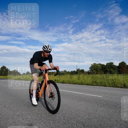 31.08.2025 - Elbe Triathlon Hamburg Michael Burmester http://msf.ph/oto/8661600 31.08.2025 09:09:32 Radfahren 166, 206, 265, 425, 429 meine-sportfotos.de