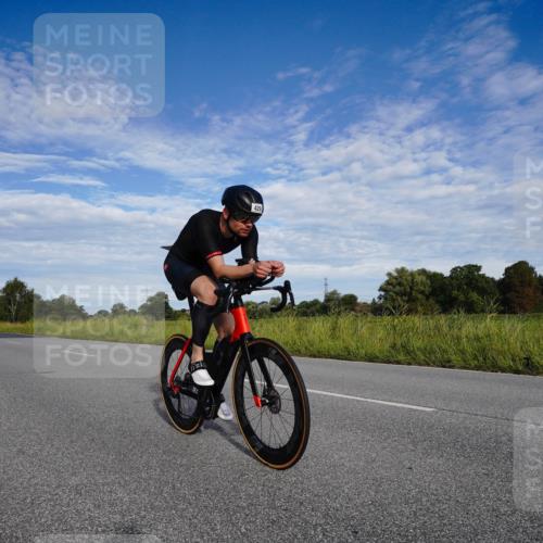 31.08.2025 - Elbe Triathlon Hamburg Michael Burmester http://msf.ph/oto/8661603 31.08.2025 09:09:35 Radfahren 166, 206, 265, 425, 429 meine-sportfotos.de