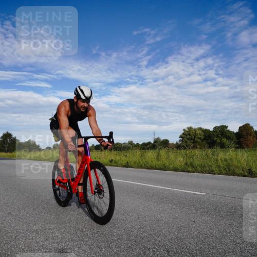 31.08.2025 - Elbe Triathlon Hamburg Michael Burmester http://msf.ph/oto/8661665 31.08.2025 09:10:18 Radfahren 177, 180, 198, 335, 470, 548 meine-sportfotos.de