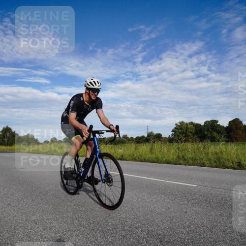 31.08.2025 - Elbe Triathlon Hamburg Michael Burmester http://msf.ph/oto/8661692 31.08.2025 09:10:42 Radfahren 185, 260, 267, 309, 435, 457 meine-sportfotos.de