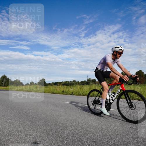 31.08.2025 - Elbe Triathlon Hamburg Michael Burmester http://msf.ph/oto/8661714 31.08.2025 09:10:50 Radfahren 171, 185, 260, 279, 373, 436, 457 meine-sportfotos.de