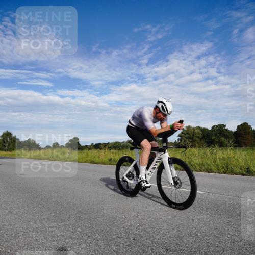 31.08.2025 - Elbe Triathlon Hamburg Michael Burmester http://msf.ph/oto/8661723 31.08.2025 09:10:56 Radfahren 248, 279, 436 meine-sportfotos.de