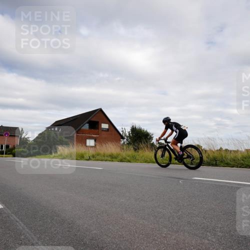 31.08.2025 - Elbe Triathlon Hamburg Michael Burmester http://msf.ph/oto/8661840 31.08.2025 16:22:32 Radfahren  meine-sportfotos.de