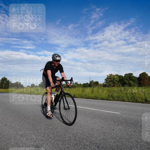 31.08.2025 - Elbe Triathlon Hamburg Michael Burmester http://msf.ph/oto/8662015 31.08.2025 09:13:38 Radfahren 197, 393, 467 meine-sportfotos.de