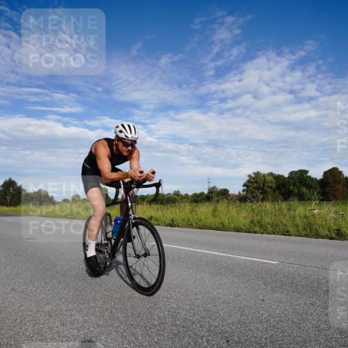 31.08.2025 - Elbe Triathlon Hamburg Michael Burmester http://msf.ph/oto/8662038 31.08.2025 09:13:57 Radfahren 221, 282, 414, 533, 551 meine-sportfotos.de