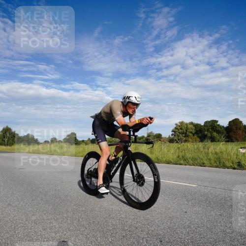31.08.2025 - Elbe Triathlon Hamburg Michael Burmester http://msf.ph/oto/8662078 31.08.2025 09:14:36 Radfahren 186, 205, 409, 596, 630 meine-sportfotos.de