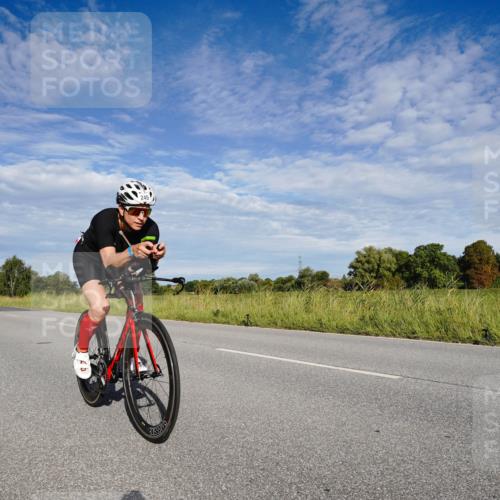 31.08.2025 - Elbe Triathlon Hamburg Michael Burmester http://msf.ph/oto/8662187 31.08.2025 09:17:07 Radfahren 196, 225, 245, 297 meine-sportfotos.de