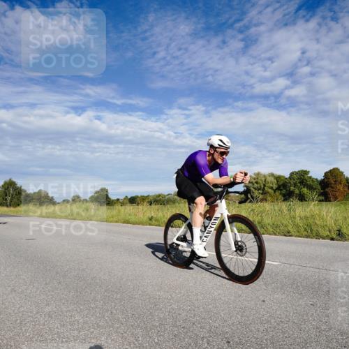 31.08.2025 - Elbe Triathlon Hamburg Michael Burmester http://msf.ph/oto/8662296 31.08.2025 09:19:36 Radfahren 222, 319, 526 meine-sportfotos.de