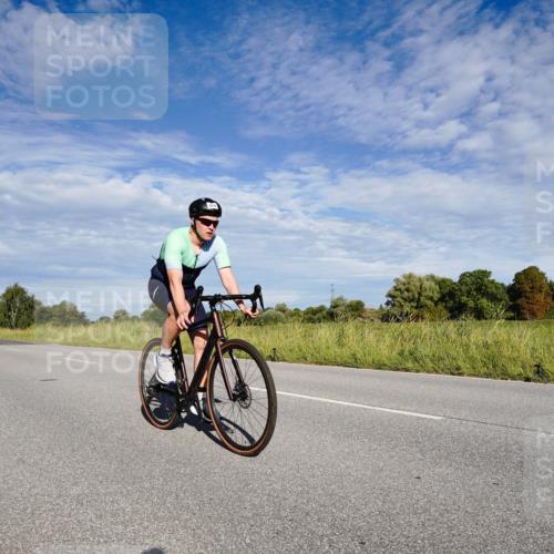 31.08.2025 - Elbe Triathlon Hamburg Michael Burmester http://msf.ph/oto/8662310 31.08.2025 09:20:06 Radfahren 208, 211, 371, 381, 474, 709 meine-sportfotos.de