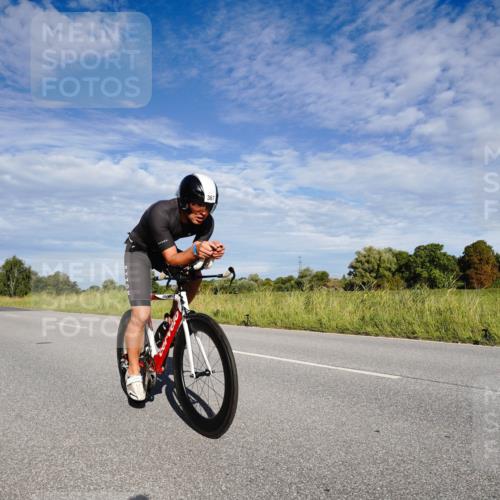31.08.2025 - Elbe Triathlon Hamburg Michael Burmester http://msf.ph/oto/8662320 31.08.2025 09:20:20 Radfahren 327, 367, 589 meine-sportfotos.de