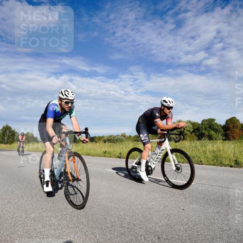 31.08.2025 - Elbe Triathlon Hamburg Michael Burmester http://msf.ph/oto/8662341 31.08.2025 09:20:40 Radfahren 182, 228, 242, 289, 422, 517, 561 meine-sportfotos.de