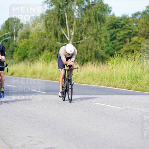31.08.2025 - Elbe Triathlon Hamburg Michael Burmester http://msf.ph/oto/8662345 31.08.2025 09:09:06 Radfahren 199, 302, 370, 426, 430 meine-sportfotos.de