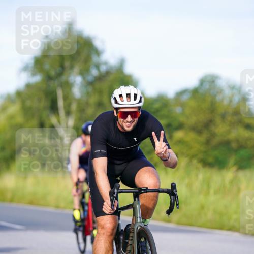 31.08.2025 - Elbe Triathlon Hamburg Michael Burmester http://msf.ph/oto/8662481 31.08.2025 09:10:24 Radfahren 180, 335, 470 meine-sportfotos.de