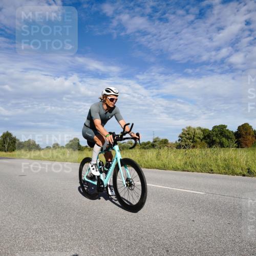 31.08.2025 - Elbe Triathlon Hamburg Michael Burmester http://msf.ph/oto/8662500 31.08.2025 09:22:57 Radfahren 325, 406, 429, 540, 575, 600 meine-sportfotos.de