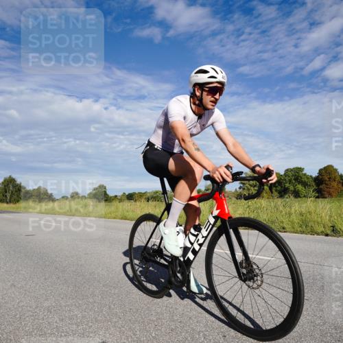 31.08.2025 - Elbe Triathlon Hamburg Michael Burmester http://msf.ph/oto/8662633 31.08.2025 09:24:53 Radfahren 260, 373, 403, 457, 477, 548, 597, 659 meine-sportfotos.de