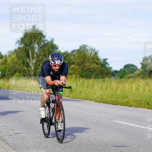 31.08.2025 - Elbe Triathlon Hamburg Michael Burmester http://msf.ph/oto/8662685 31.08.2025 09:11:53 Radfahren 233, 318, 320, 348, 443, 451, 453 meine-sportfotos.de