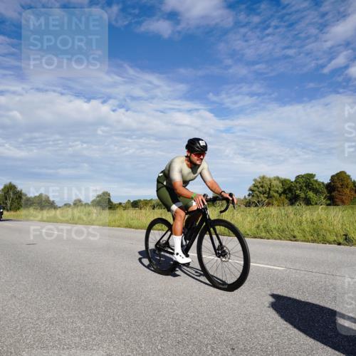 31.08.2025 - Elbe Triathlon Hamburg Michael Burmester http://msf.ph/oto/8662712 31.08.2025 09:25:59 Radfahren 301, 334, 523, 525, 551, 554, 579 meine-sportfotos.de