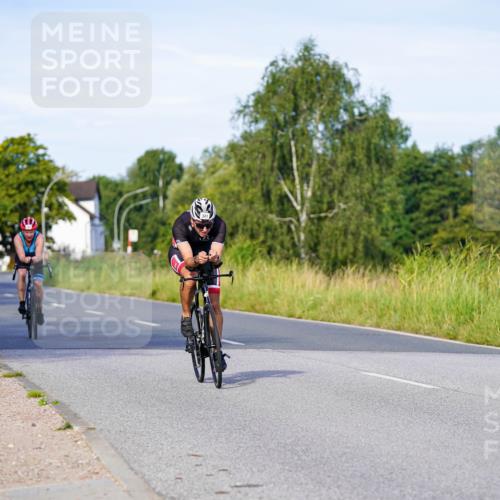 31.08.2025 - Elbe Triathlon Hamburg Michael Burmester http://msf.ph/oto/8662828 31.08.2025 09:12:46 Radfahren 341, 383, 582 meine-sportfotos.de