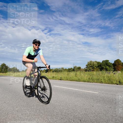 31.08.2025 - Elbe Triathlon Hamburg Michael Burmester http://msf.ph/oto/8662988 31.08.2025 09:30:34 Radfahren 280, 364, 384, 421, 533, 539 meine-sportfotos.de