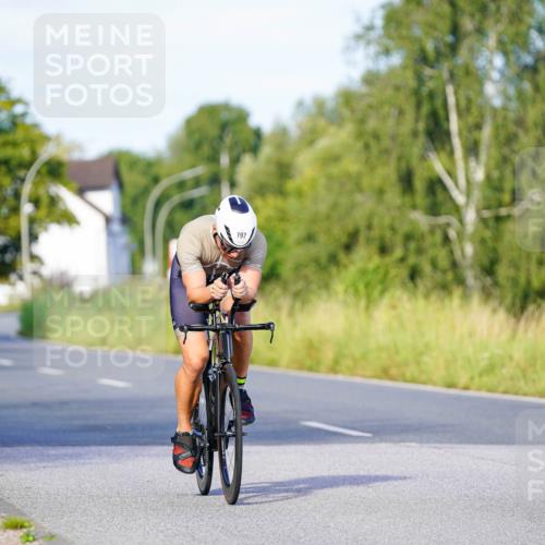 31.08.2025 - Elbe Triathlon Hamburg Michael Burmester http://msf.ph/oto/8663004 31.08.2025 09:13:40 Radfahren 190, 197, 322, 393, 467 meine-sportfotos.de