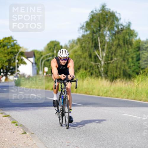 31.08.2025 - Elbe Triathlon Hamburg Michael Burmester http://msf.ph/oto/8663064 31.08.2025 09:13:56 Radfahren 221, 414, 533, 551 meine-sportfotos.de