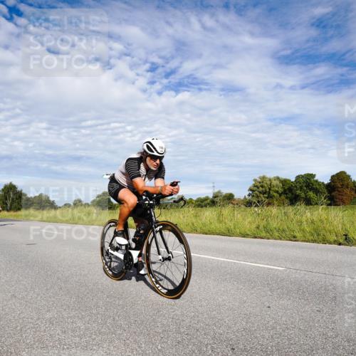 31.08.2025 - Elbe Triathlon Hamburg Michael Burmester http://msf.ph/oto/8663284 31.08.2025 09:35:15 Radfahren 250, 425, 446, 532, 593, 766 meine-sportfotos.de