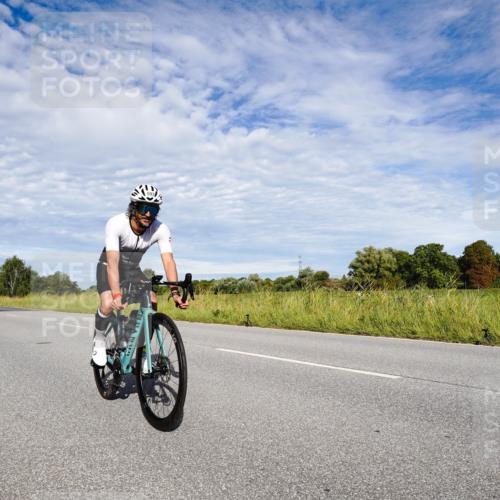 31.08.2025 - Elbe Triathlon Hamburg Michael Burmester http://msf.ph/oto/8663289 31.08.2025 09:35:22 Radfahren 276, 468, 593, 658, 764 meine-sportfotos.de