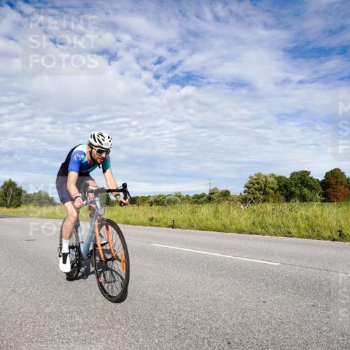 31.08.2025 - Elbe Triathlon Hamburg Michael Burmester http://msf.ph/oto/8663364 31.08.2025 09:36:31 Radfahren 397, 467, 517, 849 meine-sportfotos.de