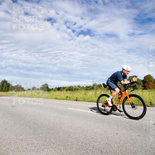 31.08.2025 - Elbe Triathlon Hamburg Michael Burmester http://msf.ph/oto/8663449 31.08.2025 09:37:52 Radfahren 351, 371, 379, 435, 456, 512, 597, 768 meine-sportfotos.de