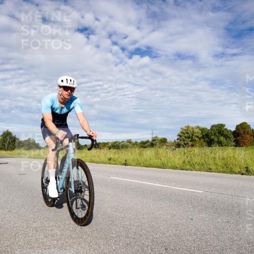 31.08.2025 - Elbe Triathlon Hamburg Michael Burmester http://msf.ph/oto/8663502 31.08.2025 09:38:21 Radfahren 402, 472, 524, 699 meine-sportfotos.de