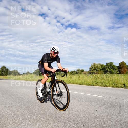 31.08.2025 - Elbe Triathlon Hamburg Michael Burmester http://msf.ph/oto/8663507 31.08.2025 09:38:29 Radfahren 454, 507, 701 meine-sportfotos.de