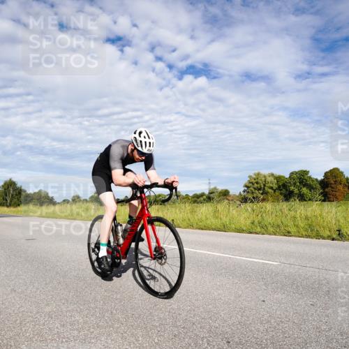 31.08.2025 - Elbe Triathlon Hamburg Michael Burmester http://msf.ph/oto/8663509 31.08.2025 09:38:31 Radfahren 454, 507, 549, 574, 701 meine-sportfotos.de