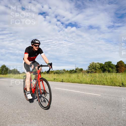 31.08.2025 - Elbe Triathlon Hamburg Michael Burmester http://msf.ph/oto/8663532 31.08.2025 09:38:53 Radfahren 457, 521, 611, 639, 736 meine-sportfotos.de