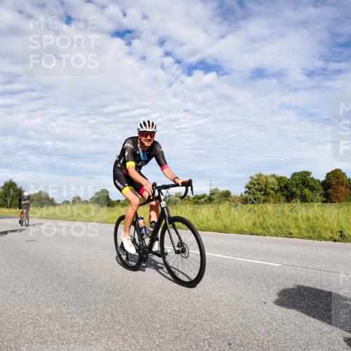 31.08.2025 - Elbe Triathlon Hamburg Michael Burmester http://msf.ph/oto/8663573 31.08.2025 09:39:30 Radfahren 346, 366, 478, 500, 511, 662, 687, 724, 745, 775 meine-sportfotos.de