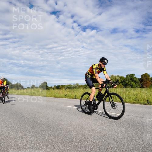 31.08.2025 - Elbe Triathlon Hamburg Michael Burmester http://msf.ph/oto/8663610 31.08.2025 09:40:07 Radfahren 265, 316, 334, 348, 434, 471, 499, 536, 652, 698, 725 meine-sportfotos.de