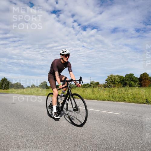 31.08.2025 - Elbe Triathlon Hamburg Michael Burmester http://msf.ph/oto/8663636 31.08.2025 09:40:21 Radfahren 279, 288, 301, 406, 459, 462, 625, 627 meine-sportfotos.de