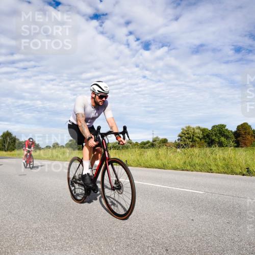 31.08.2025 - Elbe Triathlon Hamburg Michael Burmester http://msf.ph/oto/8663680 31.08.2025 09:40:58 Radfahren 258, 320, 496, 546, 550, 558, 564, 601, 711, 748 meine-sportfotos.de