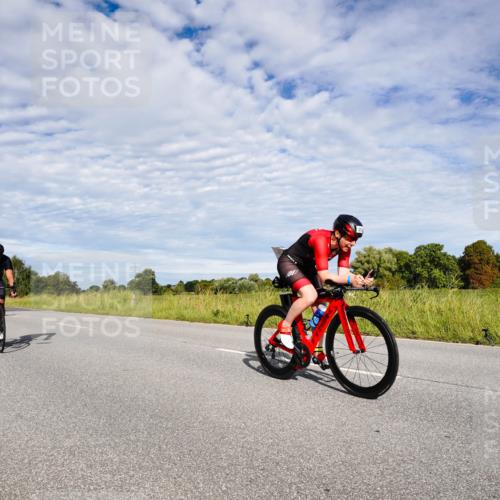 31.08.2025 - Elbe Triathlon Hamburg Michael Burmester http://msf.ph/oto/8663683 31.08.2025 09:40:59 Radfahren 258, 320, 496, 546, 550, 558, 564, 711, 748 meine-sportfotos.de