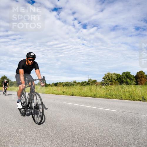 31.08.2025 - Elbe Triathlon Hamburg Michael Burmester http://msf.ph/oto/8663685 31.08.2025 09:41:00 Radfahren 258, 320, 496, 546, 550, 558, 564, 711, 748 meine-sportfotos.de