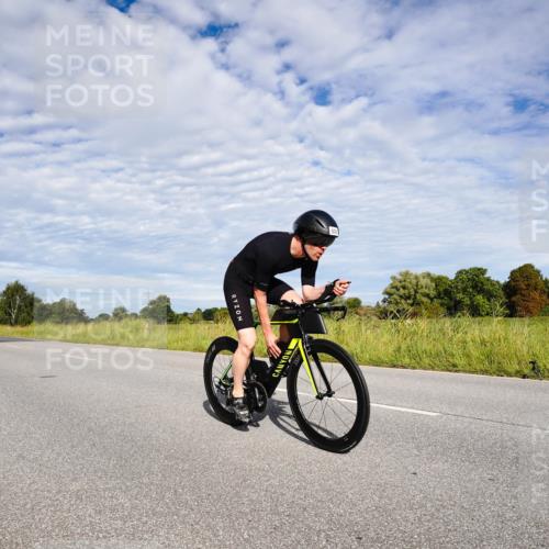 31.08.2025 - Elbe Triathlon Hamburg Michael Burmester http://msf.ph/oto/8663731 31.08.2025 09:41:23 Radfahren 630, 650, 821, 851 meine-sportfotos.de