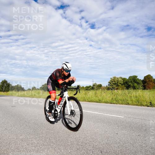 31.08.2025 - Elbe Triathlon Hamburg Michael Burmester http://msf.ph/oto/8663753 31.08.2025 09:41:47 Radfahren 266, 376, 829, 910 meine-sportfotos.de