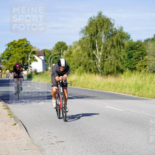 31.08.2025 - Elbe Triathlon Hamburg Michael Burmester http://msf.ph/oto/8663787 31.08.2025 09:20:19 Radfahren 327, 367, 589 meine-sportfotos.de
