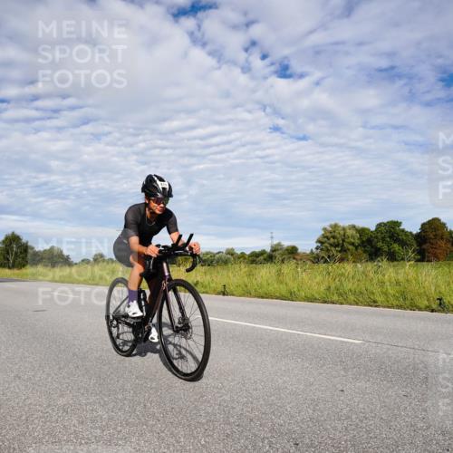31.08.2025 - Elbe Triathlon Hamburg Michael Burmester http://msf.ph/oto/8663797 31.08.2025 09:42:43 Radfahren 247, 268, 361, 505, 615, 715, 811, 884, 893 meine-sportfotos.de
