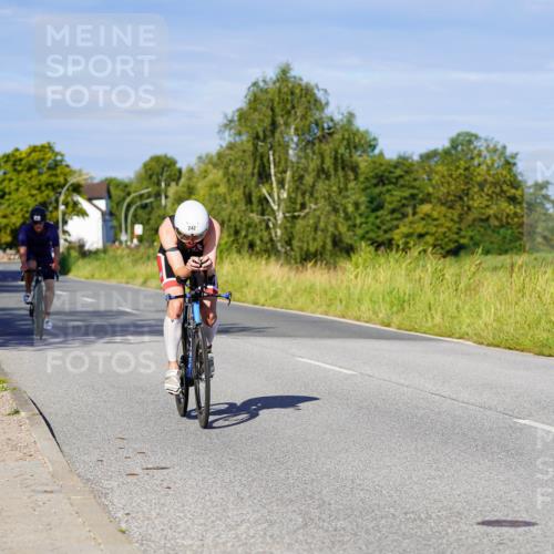 31.08.2025 - Elbe Triathlon Hamburg Michael Burmester http://msf.ph/oto/8663853 31.08.2025 09:20:43 Radfahren 228, 242, 289, 422, 561 meine-sportfotos.de