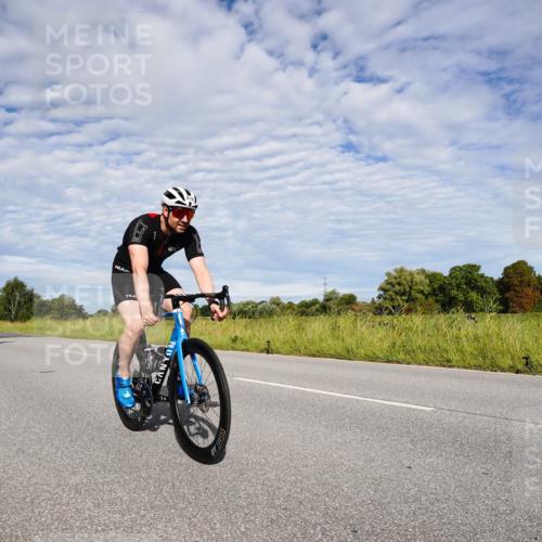 31.08.2025 - Elbe Triathlon Hamburg Michael Burmester http://msf.ph/oto/8663900 31.08.2025 09:43:58 Radfahren 281, 476, 562, 563, 610, 634, 770, 864 meine-sportfotos.de